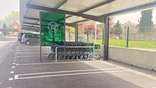 Aparcamiento de un supermercado de Fraga.