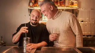 Borja Insa y Kase.O, cocteleando en Moonlight Experimental Bar.