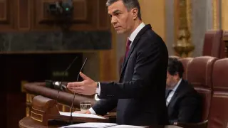 El presidente del Gobierno, Pedro Sánchez, interviene durante  una sesión plenaria, en el Congreso de los Diputados