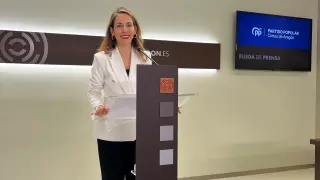 La portavoz adjunta del PP en las Cortes de Aragón, María Navarro, durante la rueda de prensa ofrecida este miércoles.