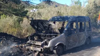 Vehículo causante del incendio forestal en El Perelló