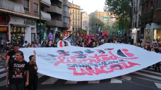 Medio millar de manifestantes han pedido el indulto para 'Los 6 de Zaragoza'.
