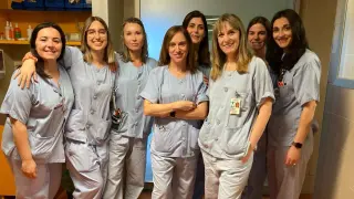 Equipo quirúrgico del Hospital Miguel Servet que realiza, por primera vez, una extirpación del útero con laparoscópica vía vaginal.