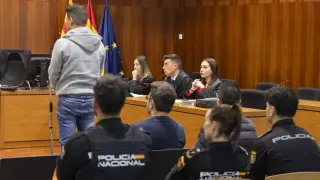 Uno de los acusados, durante el juicio celebrado este martes en la Audiencia de Zaragoza.