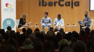Melania Bentué, Nuria Núñez, José Miguel Martínez y Manuel Martínez, en la charla que abrió ayer el ciclo de conferencias de Asapme