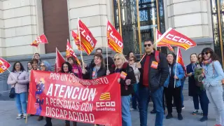 Concentración de trabajadores del sector de la discapacidad este miércoles en la plaza de España de Zaragoza