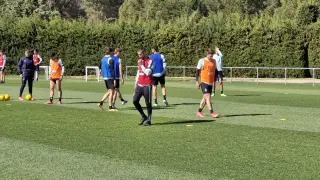 Los jugadores de la SD Huesca, durante el entrenamiento de este miércoles.