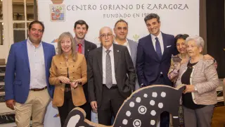 Luis Larrodera (tercero por la derecha), premiado este jueves en el Gran Hotel de Zaragoza.