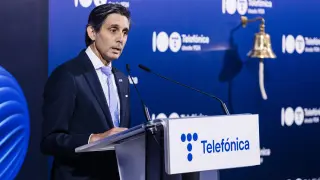 El presidente ejecutivo de Telefónica, José María Álvarez-Pallete, interviene durante el toque de campaña de Telefónica