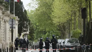 Police officer cordon off the area near the Iranian consulate, Friday, April 19, 2024 in Paris. Police said they detained a man at the Iranian consulate in Paris after responding to a report of a suspicious man possibly carrying a grenade and explosives vest, but did they did not immediately confirm finding any weapons. (AP Photo/Thomas Padilla)
