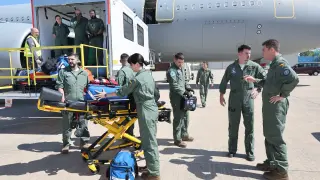 El avión medicalizado cuenta con un equipo sanitario reforzado de 11 personas.