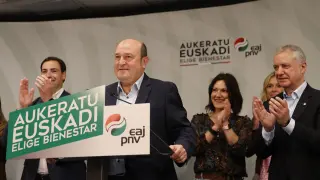 Nacionalistas ganan los comicios vascos pero los independentistas le empatan a 27 escaños