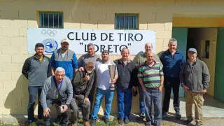 Los integrantes del Club de Tiro Loreto, posando tras la Tirada de San Jorge.