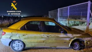 Fotografía del vehículo siniestrado tras una persecución de la Guardia Civil.