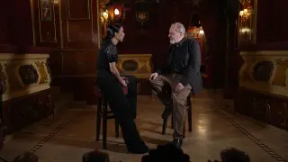 Itziar Miranda charla durante el programa con el experto en magia Ramón Mayrata.