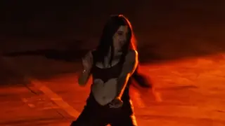 Naiara, en el videoclip de 'Enlokiá'.