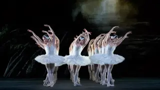 El Royal Ballet interpreta 'El lago de los cisnes'.