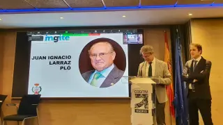 Juan Ignacio Larraz Plo, recibió este miércoles en Madrid la Insignia de Oro del Insituto Nacional de Ingenieros Técnicos y Graduados de España.