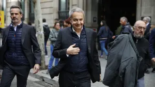 Zapatero firma su libro Crónica de la Espaa que dialoga en Sant Jordi