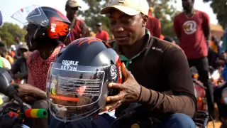 FoodiBev ha lanzado una campaña de seguridad vial consistente en la donación gratuita de 10.000 cascos de moto en diversos países.