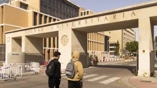 Entrada al campus universitario de la plaza de San Francisco en Zaragoza.