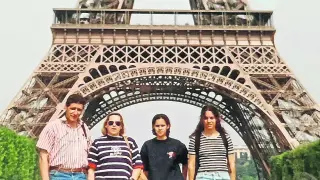 París, 1996. Carmen Pemán, la segunda por la derecha, con sus padres José María y Concha y su hermana Ana.
