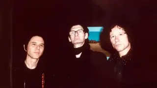 De izquierda a derecha, Nick Zinner, Steve Morell y Enrique Bunbury.