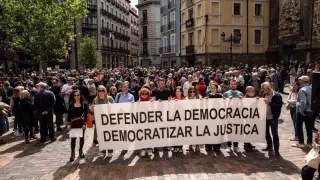 Concentración en Zaragoza para manifestar solidaridad con el presidente del Gobierno de España, Pedro Sánchez...MARIANO ALFONSO..28/04/2024 [[[EP]]]