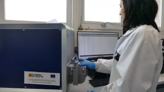 Análisis de metales en el laboratorio químico del Instituto Tecnológico de Aragón.