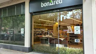 Fachada de la nueva tienda de Bon Área en Zaragoza
