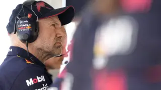 El jefe técnico Adrian Newey de Red Bull Racing observa el Gran Premio de España de Fórmula Uno en el circuito de Barcelona Catalunya en Montmeló