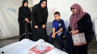 Funeral de los palestinos muertos en un ataque israelí, en medio del actual conflicto entre Israel y el grupo islamista palestino Hamás, en Rafah, en el sur de la Franja de Gaza