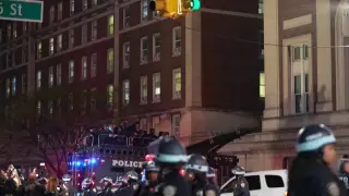 Policía desalojó el edificio ocupado en la Universidad de Columbia y detuvo a estudiantes