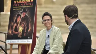 Blanca Torres, directora del documental 'Marisol, llámame Pepa', conversa este jueves 2 de mayo con el director del Saraqusta, José Ángel Delgado, antes de la proyección de su filme.