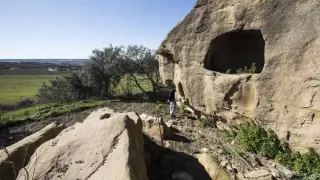 Piedra fecundante a las afueras de Bespén Piedra. gsc1