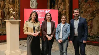 Inés González, Sara Fernández, Lucie Pastor y José Ángel Delgado, tras la lectura del palmarés en el Patio de la Infanta