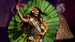 Fotografía de archivo de la Miss Brasil Natalia Anderle en junio de 2008