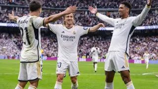 Los jugadores del Real Madrid celebran su victoria ante el Cádiz este sábado
