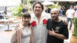 Iris y Bruno Jordán, de Ansils, con el chef peruano Gastón Acurio.