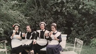 Cuatro camareras o asistentas en la primera comunión de Gerardo, hijo de Jalón Ángel en 1956.