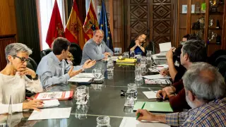 Reunión de la alcaldesa, Natalia Chueca, y el concejal de Régimen Interior, Alfonso Mendoza, con algunos sindicatos.
