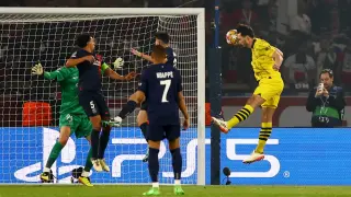Hummels anota el gol de la victoria del Borussia en el campo del PSG