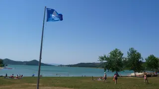Las playas interiores alavesas de Landa y Garaio volverán a lucir la Bandera Azul este ao