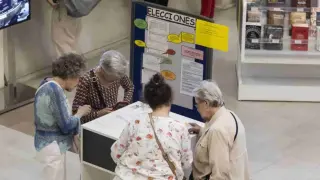 Imagen de archivo de la oficina de Correos de Zaragoza en las pasadas elecciones.