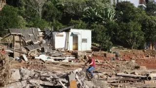 Brasil supera las 100 muertes por las inundaciones en la región sur del país BRASIL INUNDACIONES