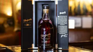 La botella del exclusivo whisky que se encuentra en Zaragoza.