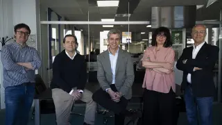 Manu López (Redactor jefe de Aragón), Santiago Mendive (Subdirector), Mikel Iturbe (Director), Esperanza Pamplona (Subdirectora de Desarrollo Digital) y José Javier Rueda (Adjunto a la Dirección)