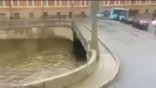 Un autobús cae a un río en Rusia