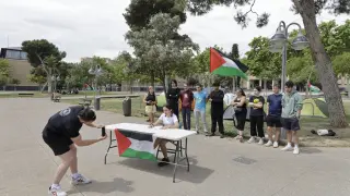Acampados por Palestina en el campus de la Universidad de Zaragoza