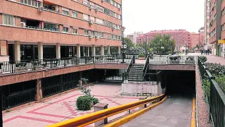 Acceso a la urbanización Parque Roma por Vicente Berdusán.
